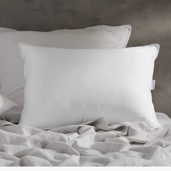 Parachute NIP Standard Down Alternative Pillow